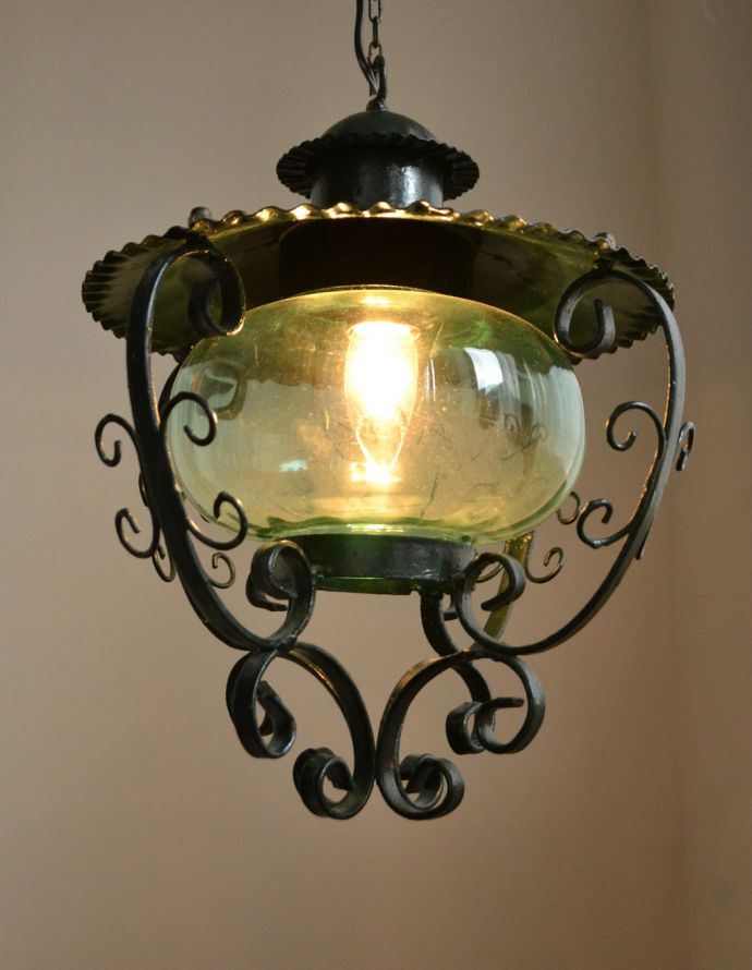 ペンダントライト　照明・ライティング　まるでランプのような雰囲気がお洒落なアイアン製アンティークランプ。アンティークのみ見ることの出来る輝きを、ぜひお家で楽しんで下さいね。(d-1282-z)