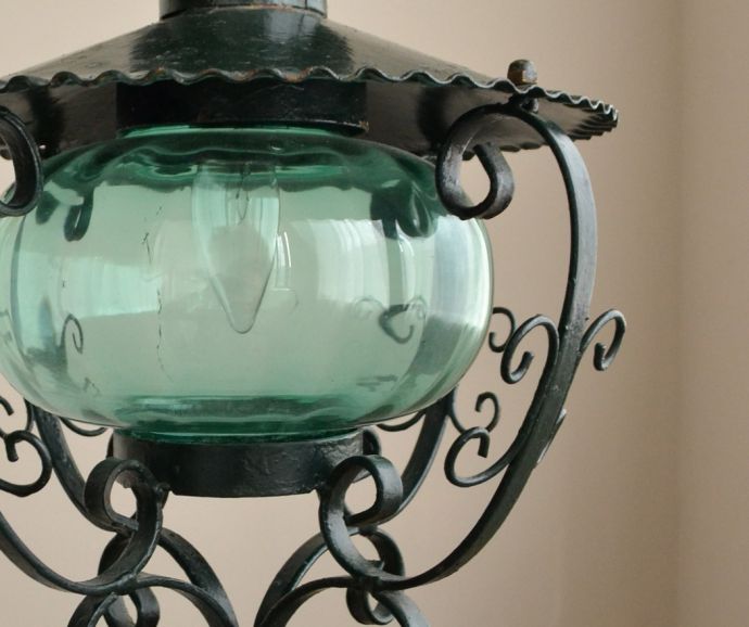 ペンダントライト　照明・ライティング　まるでランプのような雰囲気がお洒落なアイアン製アンティークランプ。ガラスも当時のもの。(d-1282-z)