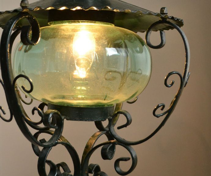 ペンダントライト　照明・ライティング　まるでランプのような雰囲気がお洒落なアイアン製アンティークランプ。シェードから漏れる光に癒されます。(d-1282-z)