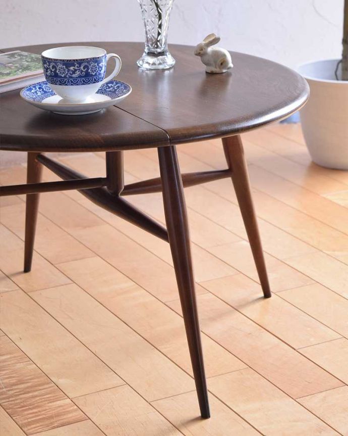 アンティークのテーブル　アンティーク家具　アーコールのヴィンテージ家具、ドロップリーフコーヒーテーブル（伸張式）。シンプルでスッキリとカッコいい脚アーコールらしいスッキリとしたデザインの脚。(d-1283-f)