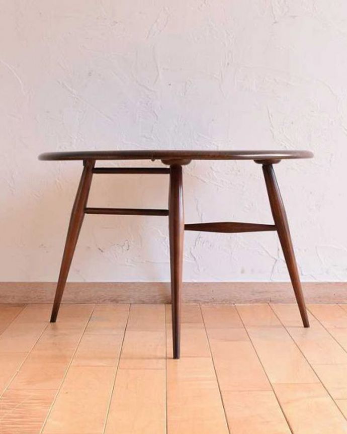 アンティークのテーブル　アンティーク家具　アーコールのヴィンテージ家具、ドロップリーフコーヒーテーブル（伸張式）。開いた脚の形にも注目！凝った足元のデザイン。(d-1283-f)
