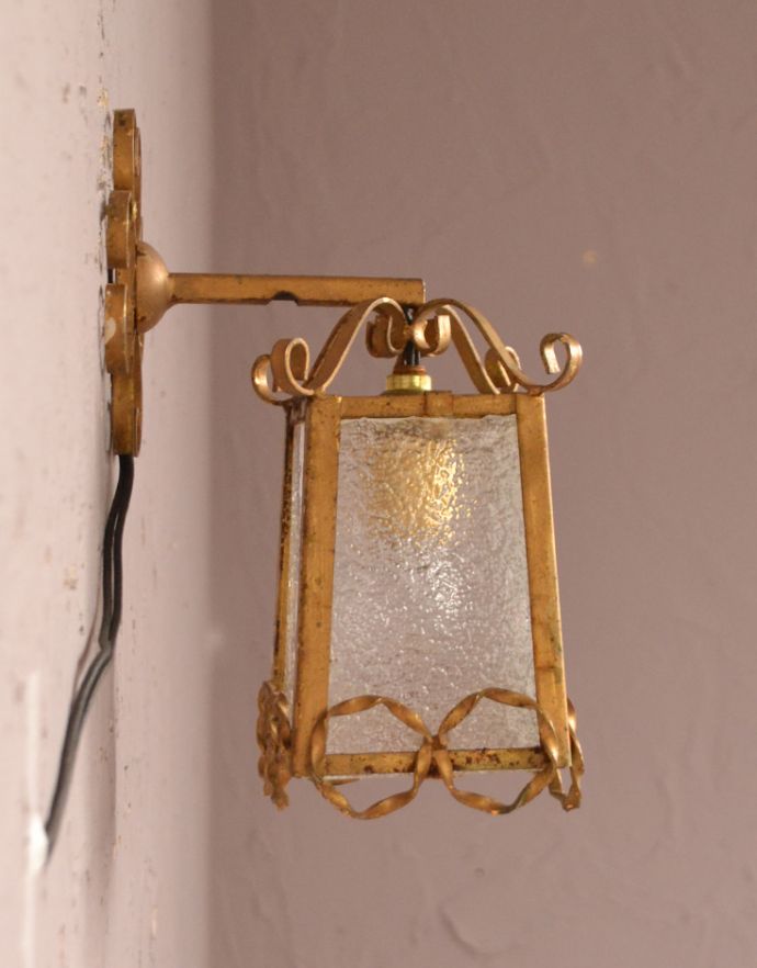 壁付けブラケット　照明・ライティング　フランスのアンティーク照明、ガラスシェードの素敵なウォールランプ（Ｅ17シャンデリア球付）。存在感たっぷりです。(d-1285-z)