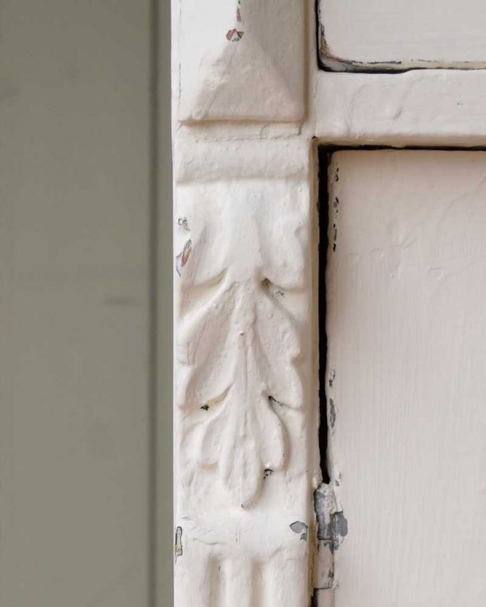 アンティークのキャビネット　アンティーク家具　フランスの可愛いアンティーク家具,ペイントのドレッサー。フランスらしく美しい彫さりげなく施された彫。(d-1365-f)