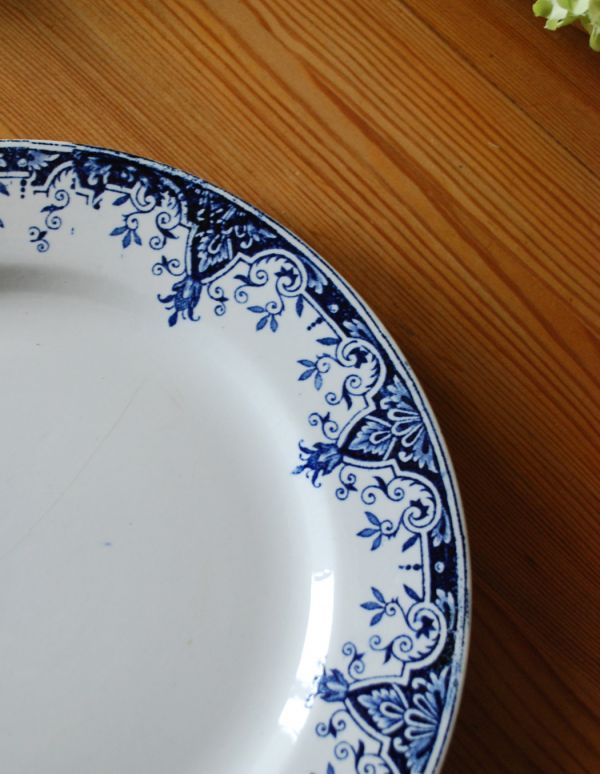 フランスのアンティーク食器、優雅な模様のプレート（お皿）(d-1371-z 