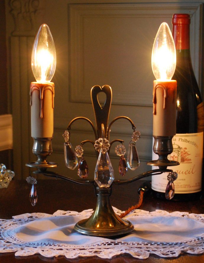 美しいフランスのテーブルランプ、アンティークのシャンデリア（２灯 