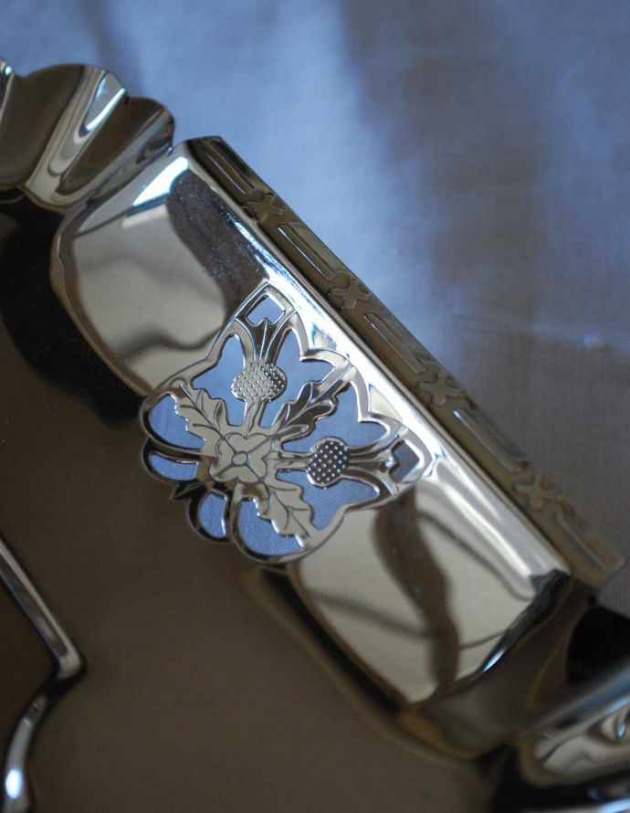 アンティーク シルバー製　アンティーク雑貨　英国の銀食器、アンティークシルバープレートの持ち手付きコンポート。アンティークなので多少のキズ・汚れがある場合があります。(d-1424-z)