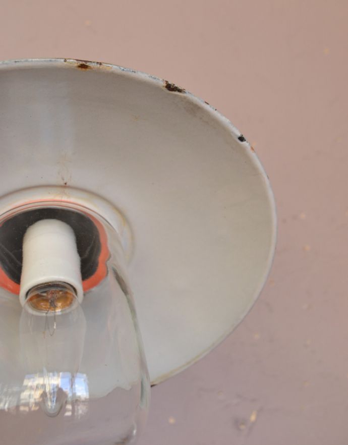 壁付けブラケット　照明・ライティング　フランスから到着したアンティーク照明ポーチライト(外灯）デッキランプ(E26球）。ガラスのカバーが付いているので外灯に使えます。(d-1426-z)