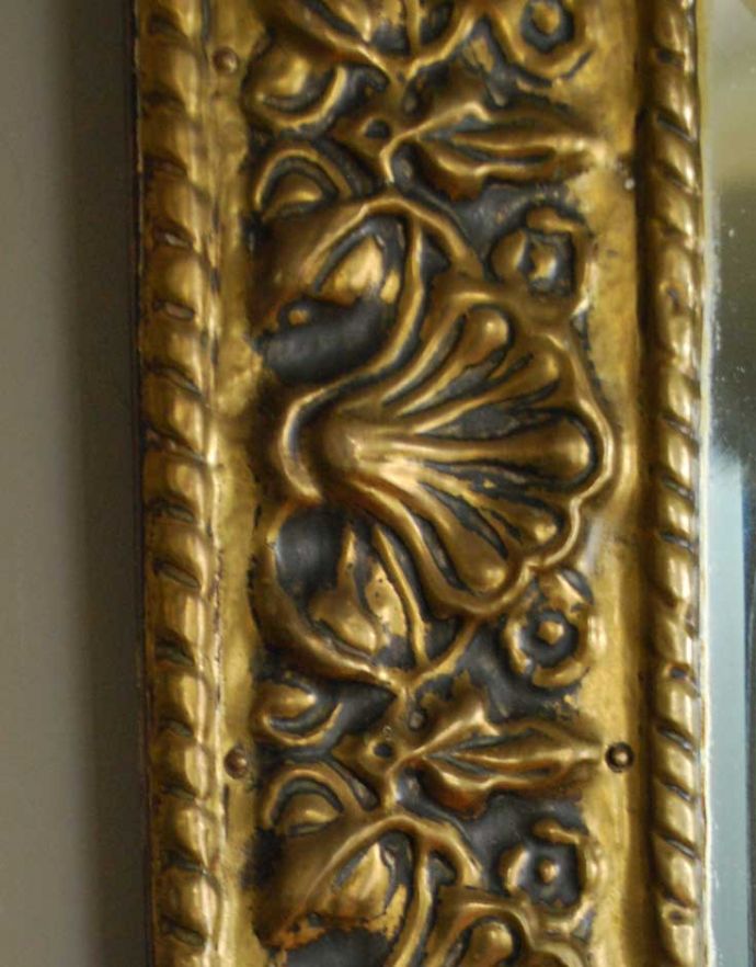 アンティーク フレーム付きミラー　アンティーク雑貨　シェルモチーフのアンティークミラー、ゴールドフレームのフランスの鏡。思わずうっとりするフランスらしいシェルモチーフです。(d-1430-z)