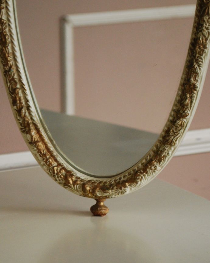 アンティーク ミラー（鏡）　アンティーク雑貨　小さな薔薇の装飾が可愛いフランスアンティークのスタンドミラー（三面鏡）。両サイドのミラーには可愛い丸い支えが付いています。(d-1437-z)