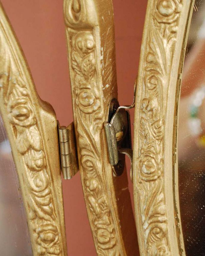 アンティーク ミラー（鏡）　アンティーク雑貨　ゴールドフレームのリボンモチーフ、フランスアンティークのスタンドミラー（三面鏡）。金具がついているのでたたむことが出来ます。(d-1472-z)