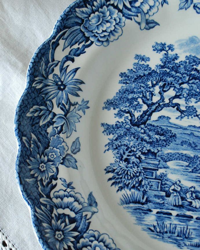 アンティーク 陶磁器の雑貨　アンティーク雑貨　イギリス輸入のアンティークディッシュ（RIDGWAY・リッジウェイ）。日本のテイストにもよく似合う美しいブルーです。(d-1484-z)