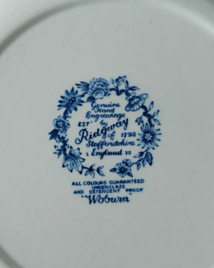 アンティーク 陶磁器の雑貨　アンティーク雑貨　イギリス輸入のアンティークディッシュ（RIDGWAY・リッジウェイ）。ロゴがプリントされています。(d-1484-z)