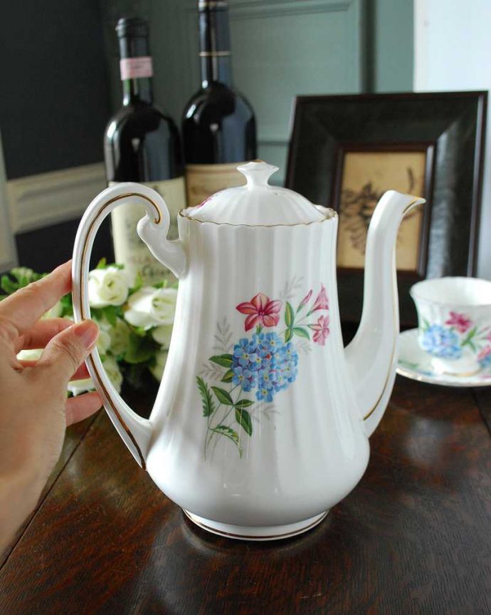 アンティーク 陶磁器の雑貨　アンティーク雑貨　イギリス王室御用達ブランドのアンティークポット（パラゴン・PARAGON）。自分だけの使い方で使ってみましょうたっぷり紅茶が注げるサイズ。(d-1490-z)