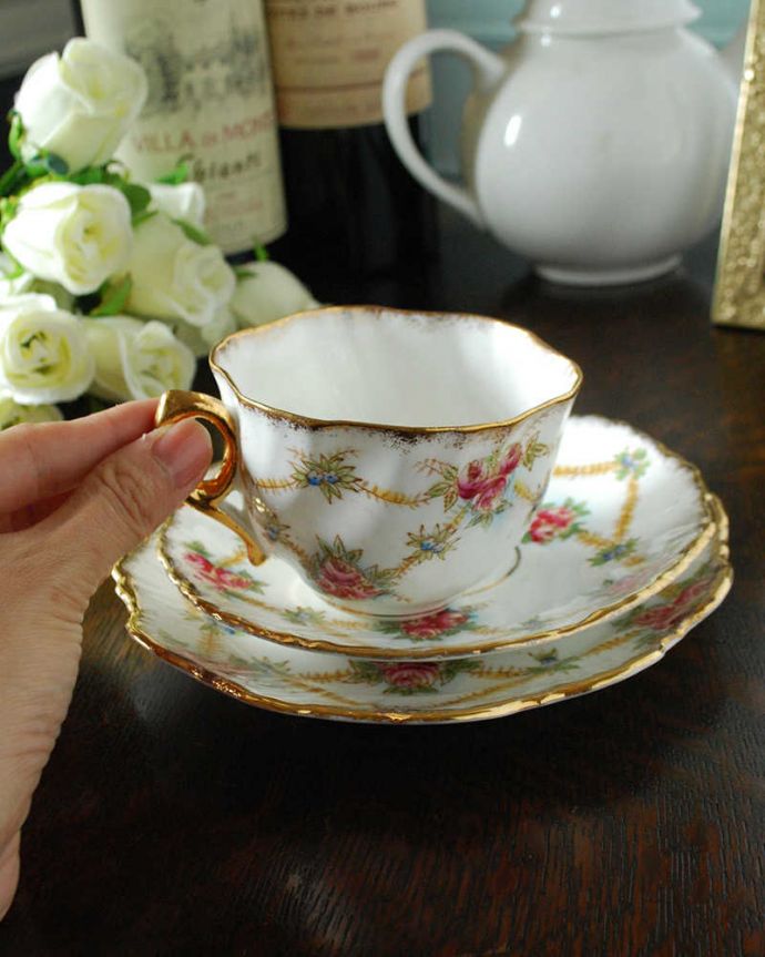 アンティーク 陶磁器の雑貨　アンティーク雑貨　ピンクのお花×ゴールド、アンティークカップ＆ソーサー(ロイヤルスタフォード・トリオ)。お茶の時間をもっと優雅に･･･眺めているだけじゃもったいないので、実用的に使って下さい。(d-1492-z)