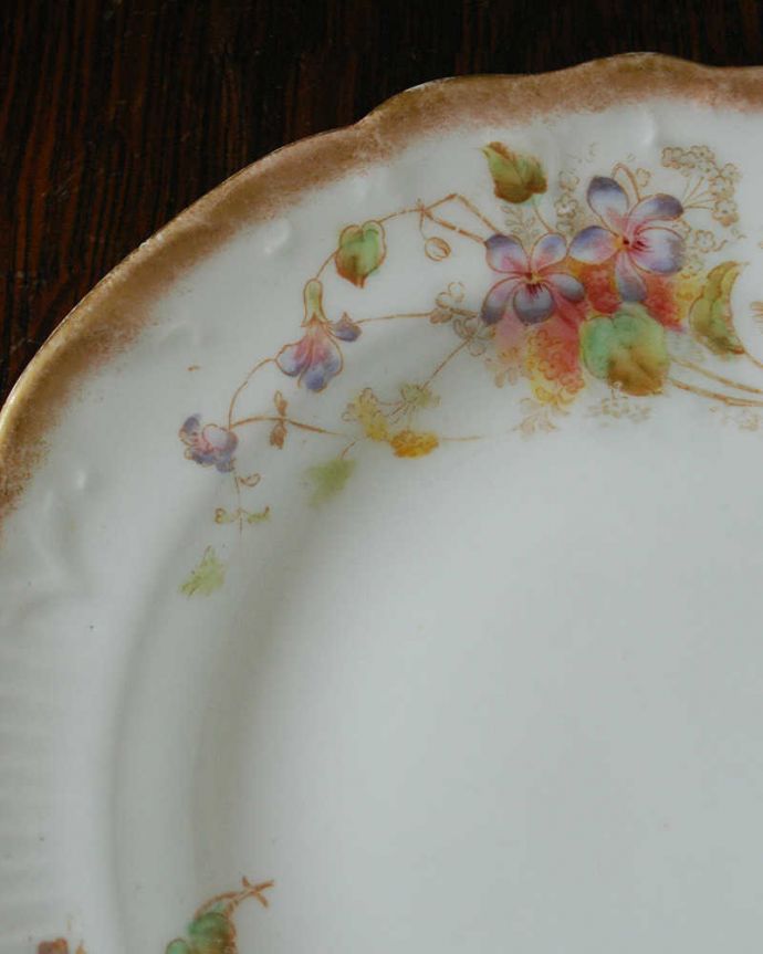 アンティーク 陶磁器の雑貨　アンティーク雑貨　イギリス輸入のお花がプリントされたアンティークプレート（ケーキ皿）。優しい色使いです。(d-1509-z)
