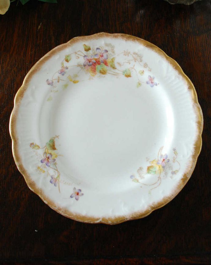 アンティーク 陶磁器の雑貨　アンティーク雑貨　イギリス輸入のお花がプリントされたアンティークプレート（ケーキ皿）。アンティークなので多少のキズ・汚れがある場合があります。(d-1509-z)