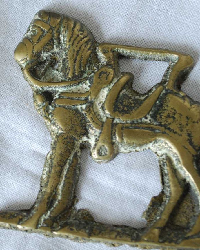 アンティーク 真鍮の雑貨　アンティーク雑貨　イギリスから届いた真鍮で作られたアンティークホースブレス（馬）。落ち着いた輝きが大人の雰囲気真鍮製なので、使っていくごとに味わい深い色合いに変化していきます。(d-1518-z)