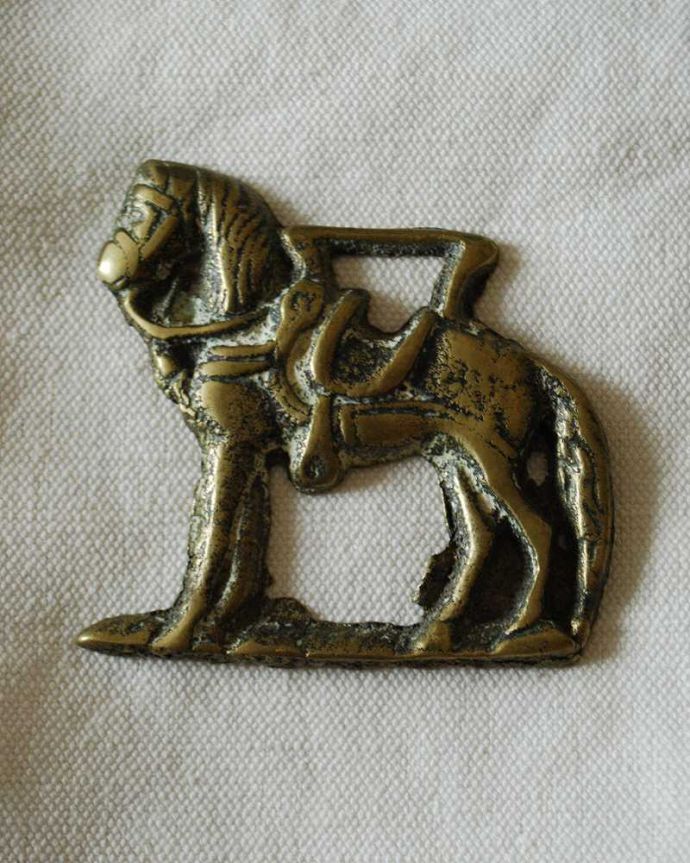 英国で見つけたアンティーク馬具飾り、真鍮製のアンティークホースブラス