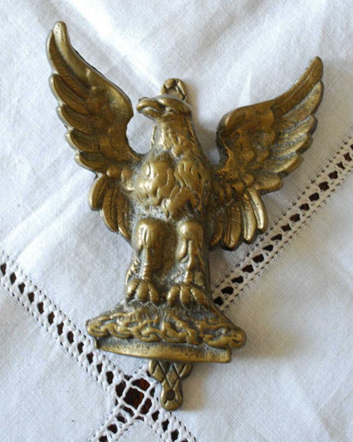 アンティーク 真鍮の雑貨　アンティーク雑貨　英国からのアンティーク雑貨、お洒落な鳥の真鍮ドアノッカー。アンティークなので多少のキズ・汚れがある場合があります。(d-1524-z)