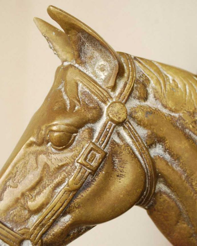 アンティーク 真鍮の雑貨　アンティーク雑貨　英国で見つけた真鍮で出来たアンティークのオーナメント（馬）。本物の真鍮製なので、使っていくごとに味わい深い色合いに変化していきます。(d-1528-z)