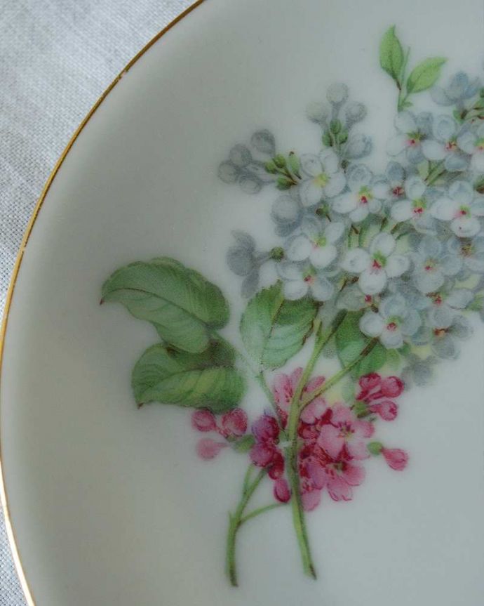 アンティーク 陶磁器の雑貨　アンティーク雑貨　イギリス輸入の柔らかいお花がプリントされたアンティークプレート（ケーキ皿）。優しい色使いです。(d-1537-z)