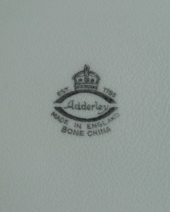 アンティーク 陶磁器の雑貨　アンティーク雑貨　イギリス輸入のアドレーのアンティークケーキプレート（Adderley）。ロゴがプリントされています。(d-1540-z)