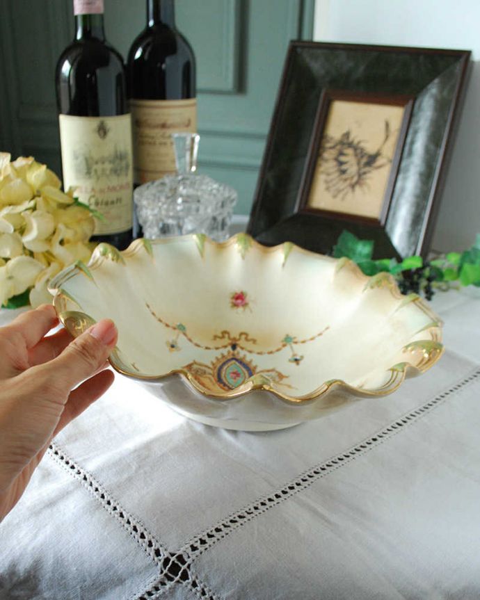 アンティーク 陶磁器の雑貨　アンティーク雑貨　お花模様が上品なクラウンデボン、美しいアンティークのボウル。飾るだけで絵になる美しさです。(d-1541-z)