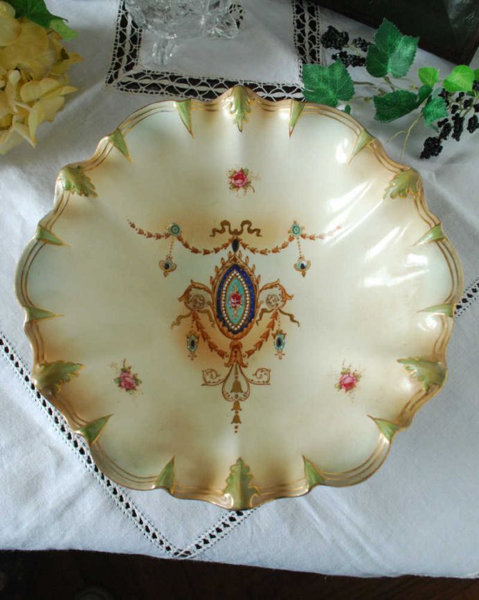 アンティーク 陶磁器の雑貨　アンティーク雑貨　お花模様が上品なクラウンデボン、美しいアンティークのボウル。アンティークなので多少のキズ・汚れがある場合があります。(d-1541-z)