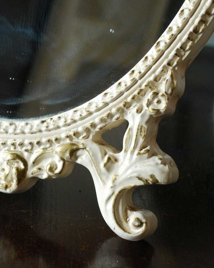 アンティーク ミラー（鏡）　アンティーク雑貨　ティアラを付けているような可愛いフランスアンティークのスタンドミラー。脚元にも女性らしい彫り。(d-1590-z)