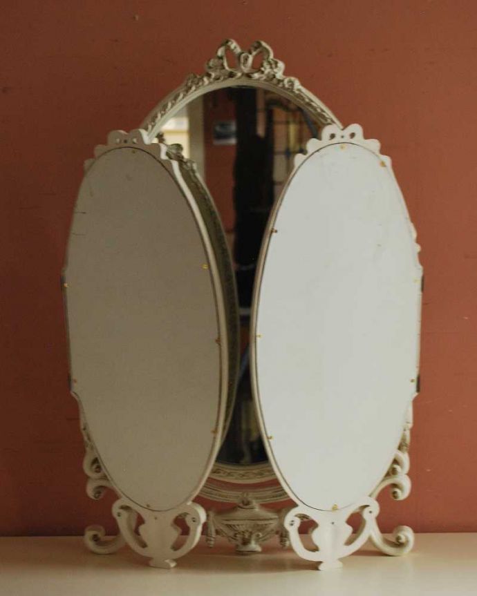 大人カワイイリ三面鏡、リボンが付いた華やかアなスタンドミラー(d-1593-z)｜アンティーク雑貨