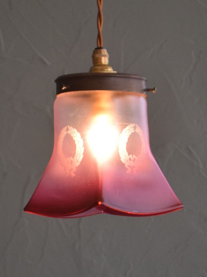 フランスのアンティーク照明、クランベリーガラスのランプシェード（コード・シャンデリア電球・ギャラリーセット）