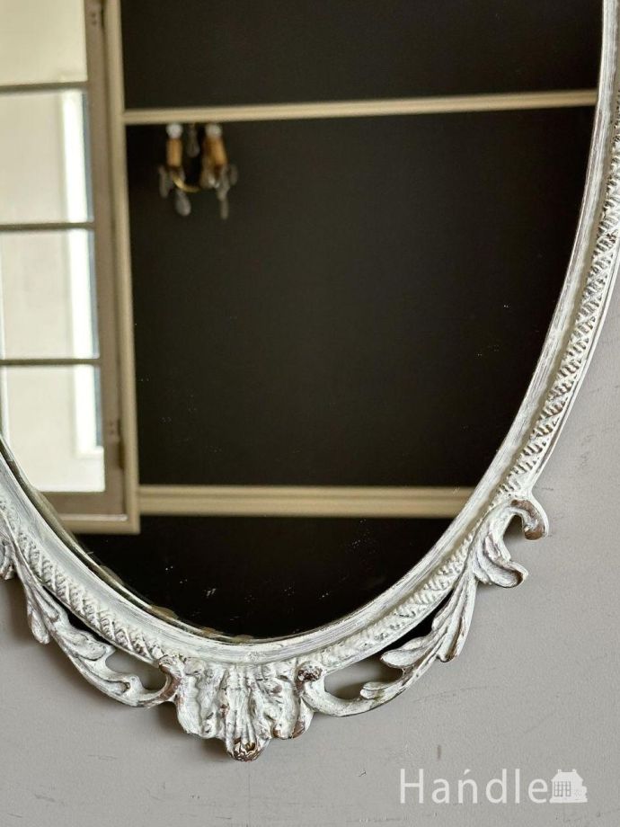 フランスから届いたアンティークの鏡、白いフレームがおしゃれな壁掛け 