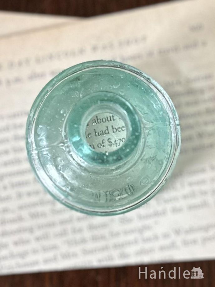 アンティークガラスのおしゃれな雑貨、丸い形のヴィクトリアンインク瓶(d-1907-z)｜アンティーク雑貨