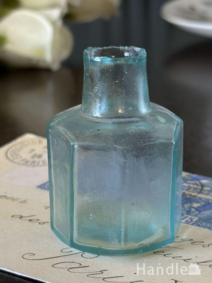 アンティークガラスのおしゃれな小瓶、英国から届いた八角形のインクボトル