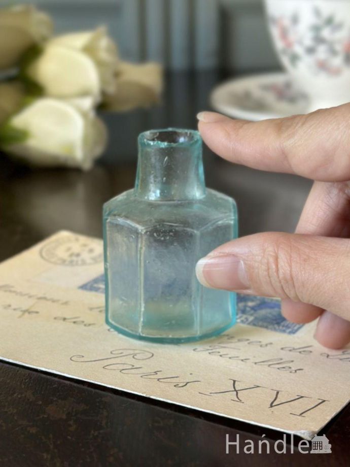 アンティークガラスのおしゃれな小瓶、英国から届いた八角形のインク