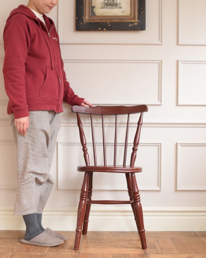 キッチンチェア　アンティーク チェア　イギリスから届いたペイントの色が可愛いアンティークのキッチンチェア。ほっこりぬくもりある可愛いデザイン見た目が可愛いキッチンチェアは、もともとキッチンで作業するために作られた椅子。(d-862-c)
