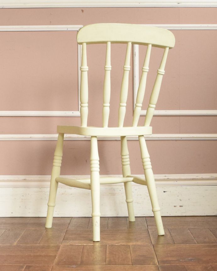 アンティーク チェア フレンチスタイルのアンティーク椅子、可愛い色でペイントされたキッチンチェア。後ろ姿にも自信アリ！後ろから見られることも多い椅子。(d-883-c)