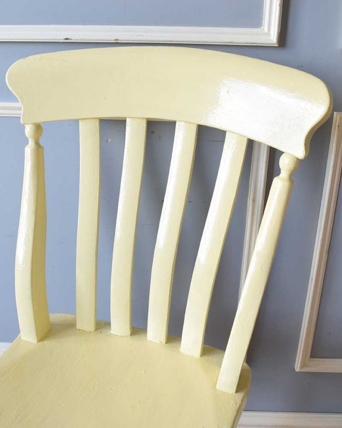 キッチンチェア　アンティーク チェア　爽やかなレモン色のキッチンチェア、英国のアンティークの椅子。お部屋のアクセントになる可愛いペイントもともとキッチンで使われていた椅子は、いい感じにペイントされていました。(d-909-c)