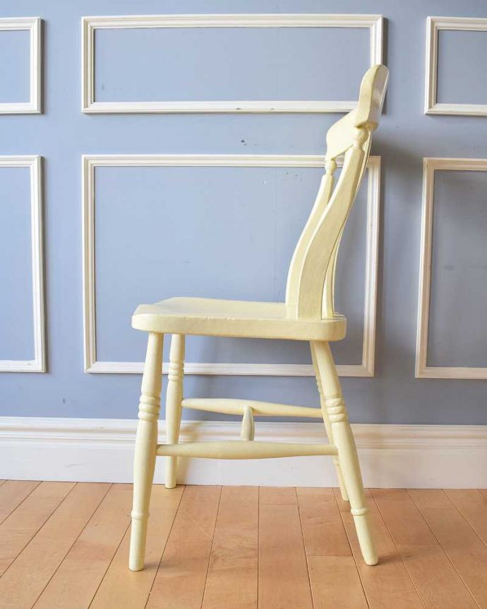 キッチンチェア　アンティーク チェア　爽やかなレモン色のキッチンチェア、英国のアンティークの椅子。横から見てもステキ横から見るとこんな感じ。(d-909-c)