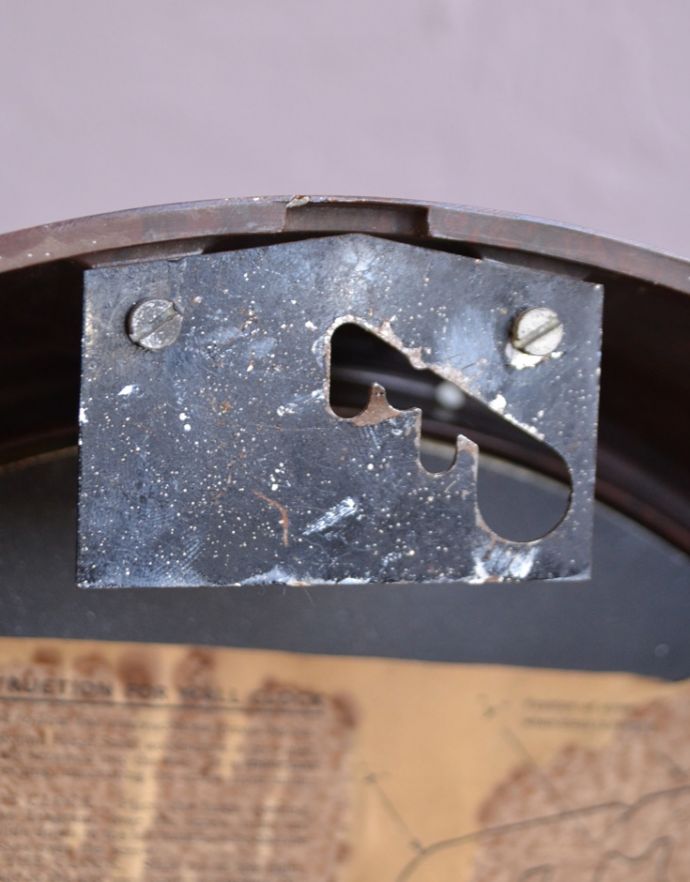 時計・スケール・カレンダー　アンティーク雑貨　スミス社のアンティークウォールクロック。壁に掛ける金具が付いています。(e-223-1)