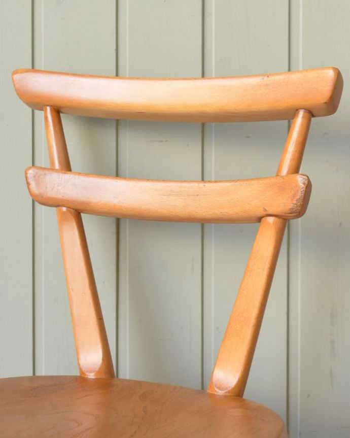 英国ビンテージの椅子、アーコールのスタッキングチェア黄ドット・カスタード色