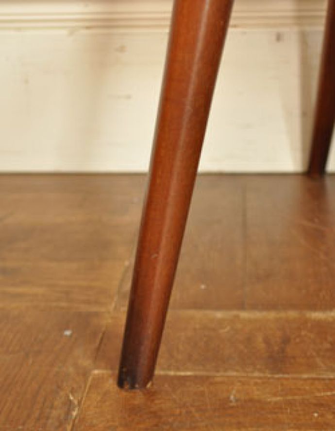 アーコールチェア　アンティーク チェア　レアな北欧テイストヴィンテージ家具、アーコールアーム（肘置き）付きチェア。繊細な脚がアーコールの一番のポイント。(ear-16-k)