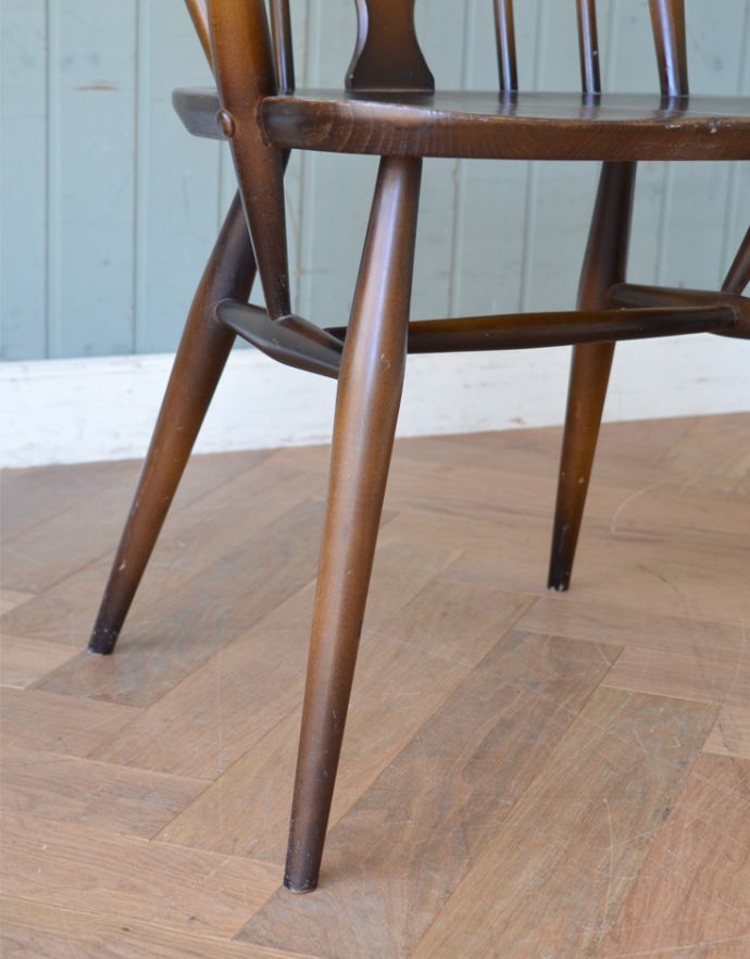 アーコールチェア　アンティーク チェア　北欧スタイルのヴィンテージ椅子、ホイールバックアームチェア。繊細な脚がアーコールの一番のポイント。(ear-18a-c)