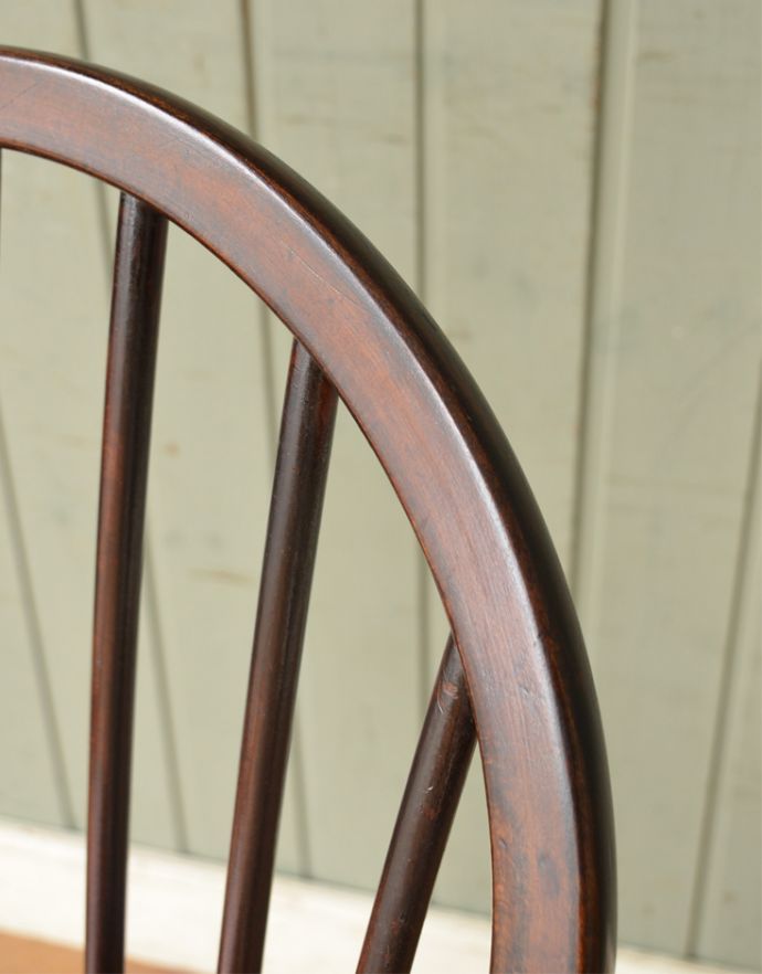 アーコールチェア　アンティーク チェア　北欧スタイルのアンティークの椅子、アンティーク アーコール フープバックチェア （６本・まっすぐ・チョコ）。背もたれは６本タイプ。(ear-6m-c)