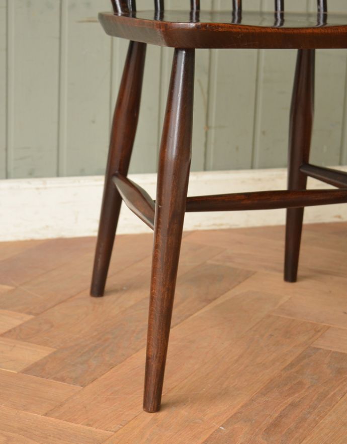 アーコールチェア　アンティーク チェア　北欧スタイルのアンティークの椅子、アンティーク アーコール フープバックチェア （６本・まっすぐ・チョコ）。繊細な脚。(ear-6m-c)