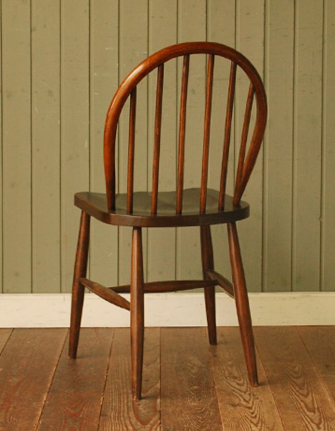 アーコールチェア　アンティーク チェア　茶色の北欧スタイルの椅子、アンティーク アーコール フープバックチェア （６本・まっすぐ・タグ有り）。後ろから見ても絵になってしまうんです。(ear-6m-ct)