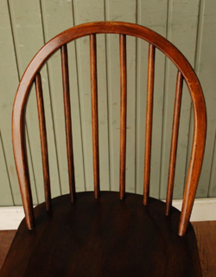 アーコールチェア　アンティーク チェア　茶色の北欧スタイルの椅子、アンティーク アーコール フープバックチェア （６本・まっすぐ・タグ有り）。背もたれは６本タイプ。(ear-6m-ct)