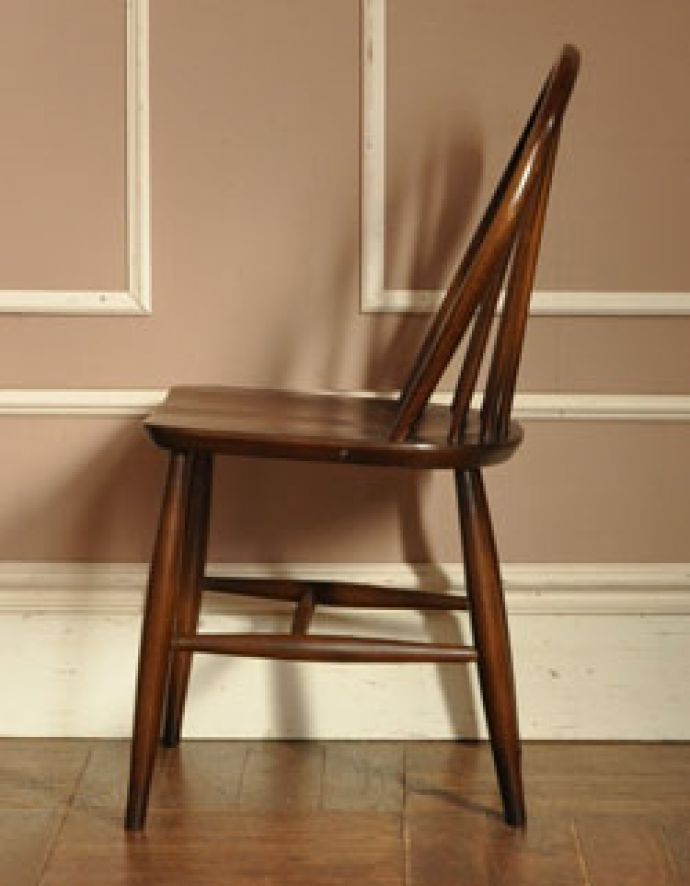 アーコールチェア　アンティーク チェア　茶色の北欧スタイルの椅子、アンティーク アーコール フープバックチェア（６本・脚まっすぐ）タグ有り。横から見てもカッコいい！バツグンの掛け心地が自慢のアーコール。(ear-6m-kt)