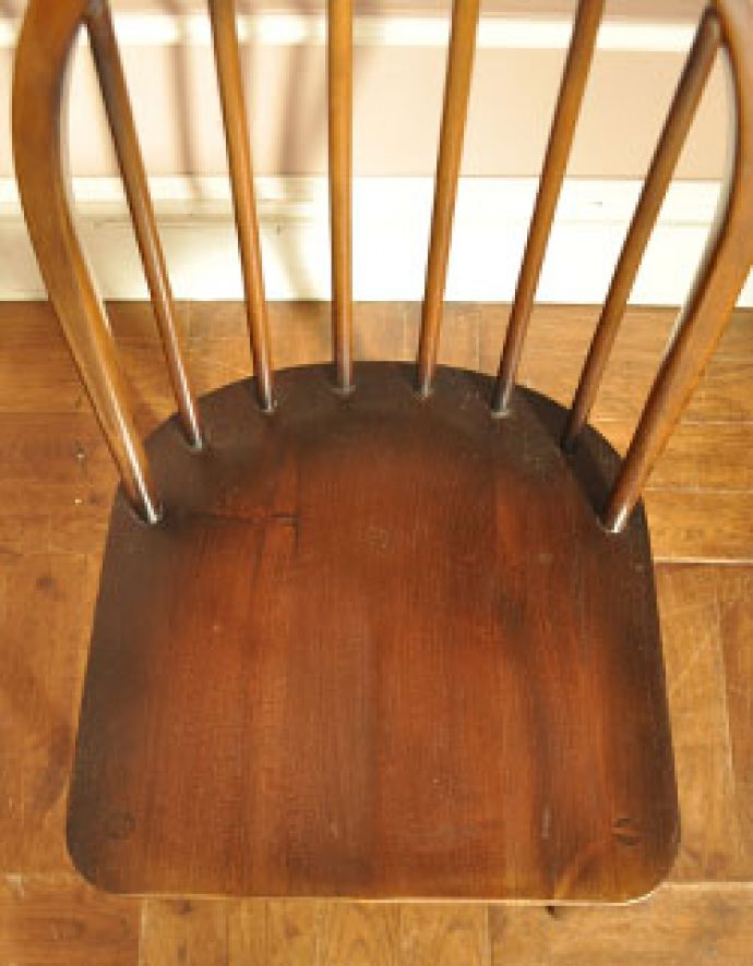 アーコールチェア　アンティーク チェア　茶色の北欧スタイルの椅子、アンティーク アーコール フープバックチェア（６本・脚まっすぐ）タグ有り。座面に隠されたヒミツお尻と太もも部分に座りやすいように入っている座繰りという彫。(ear-6m-kt)