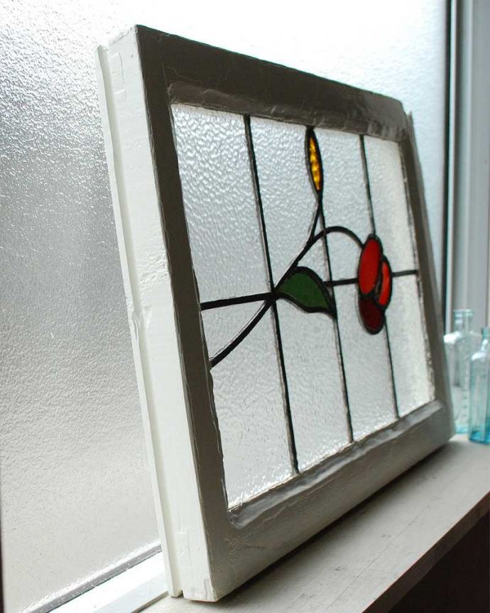 アンティーク ステンドグラス　アンティーク雑貨　真っ赤なお花のグラデーションが印象的なアンティークステンドグラス。窓辺に立て掛けるのもオススメです。(g-1058)